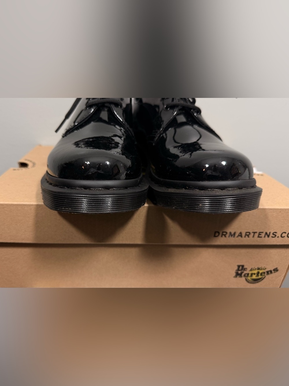 Dr. Martens Black Patent Leather Lace-Up Derby Shoes Size 9 - Picture 4 of 16